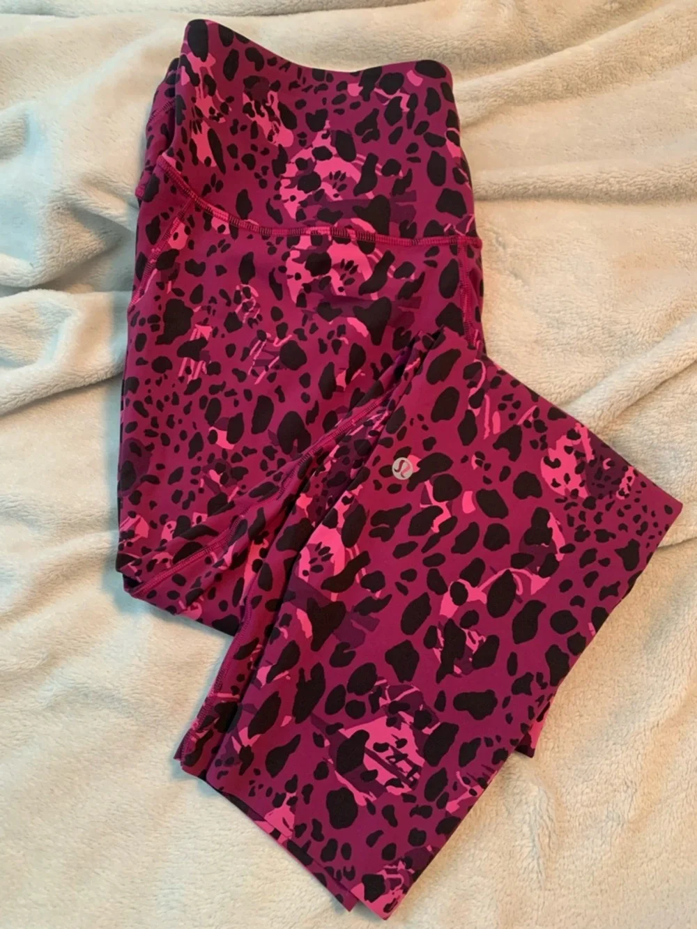 Lululemon Base Pace High-Rise Leopard Cheetah Print Leggings
25"
Magenta
Size 14 - Picture 4 of 5
